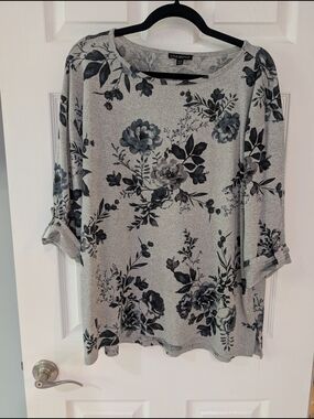 Lane Bryant Gray, Blue & Black Floral Roll Sleeve Top/Tunic in Size 18/20 (2X)